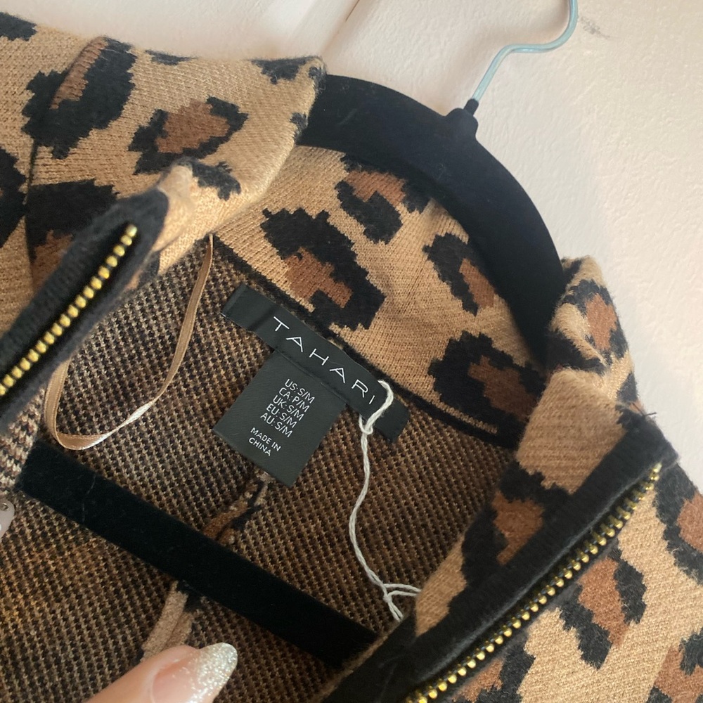 Tahari Tan and Black Animal Print Cape szSmall/medium - Picture 2 of 4